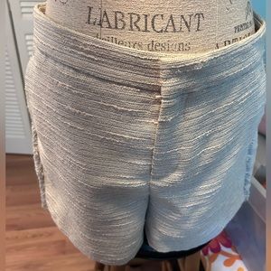 Banana Republic 5in tweed fringed shorts. Size 6. Pockets.